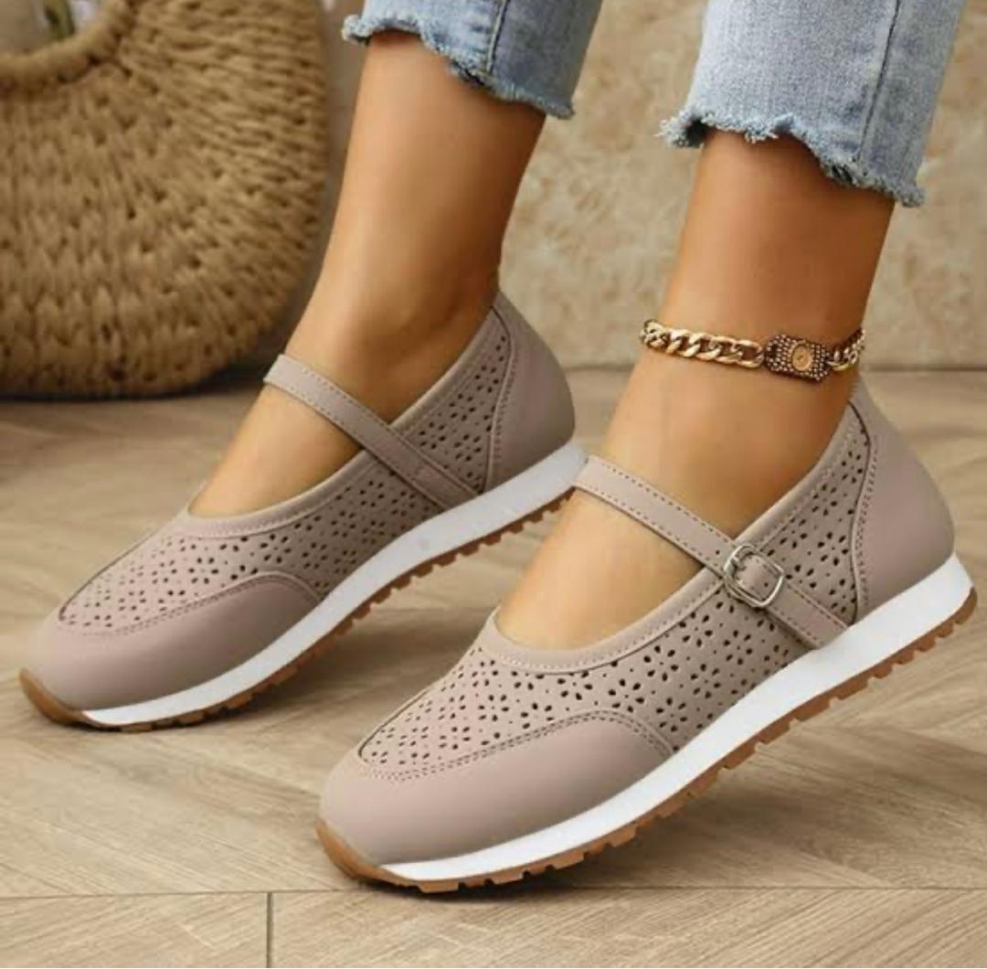FLAT SHOES