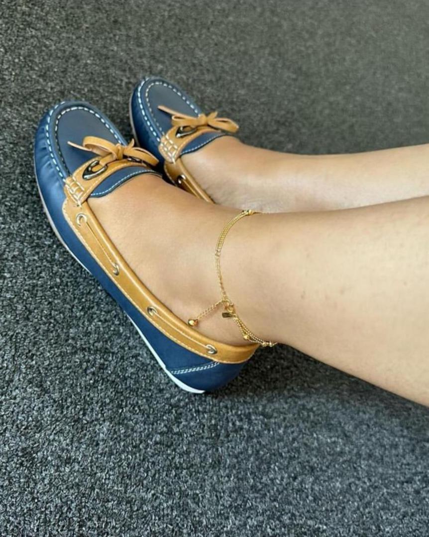 FLAT SHOES